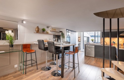 Lorient House | Holiday Home 'Beau Loft Lorient - Centre Ville' with Private Terrace and Wi-Fi