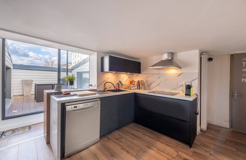 Lorient House | Holiday Home 'Beau Loft Lorient - Centre Ville' with Private Terrace and Wi-Fi