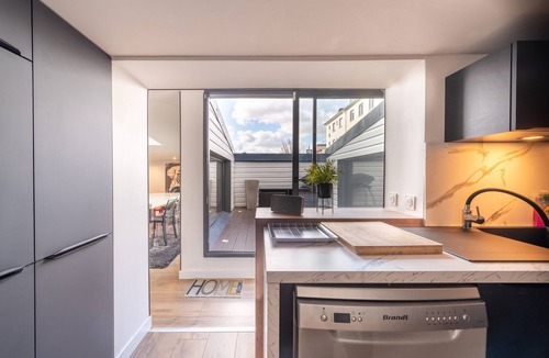 Lorient House | Holiday Home 'Beau Loft Lorient - Centre Ville' with Private Terrace and Wi-Fi