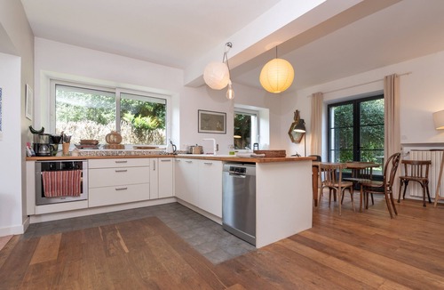 Ile-aux-Moines House | Holiday Home 'Belle Familiale' with Private Terrace, Private Garden and Wi-Fi