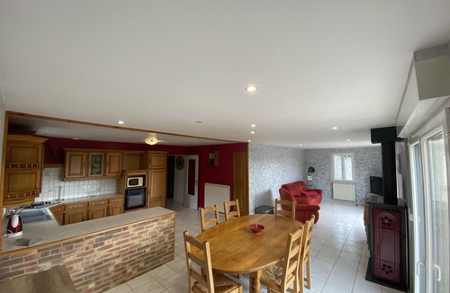 Vabres House | Holiday Home 'Chez Alex Et Oliv' with Mountain View, Private Terrace and Shared Garden