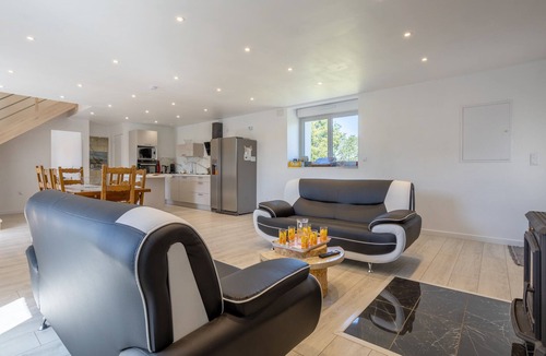 Meslan House | Holiday Home 'Corps de Ferme au Calme' with Garden