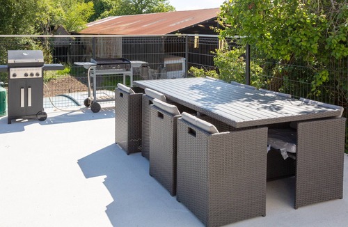 Meslan House | Holiday Home 'Corps de Ferme au Calme' with Garden