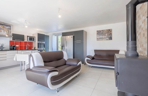 Meslan House | Holiday Home 'Corps de Ferme au Calme' with Garden