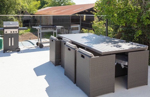 Meslan House | Holiday Home 'Corps de Ferme au Calme' with Garden