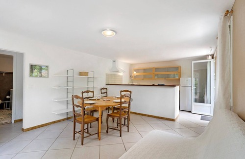Salignac-Eyvignes House | Holiday Home 'Gite Truffière' with Mountain View, Shared Pool and Wi-Fi
