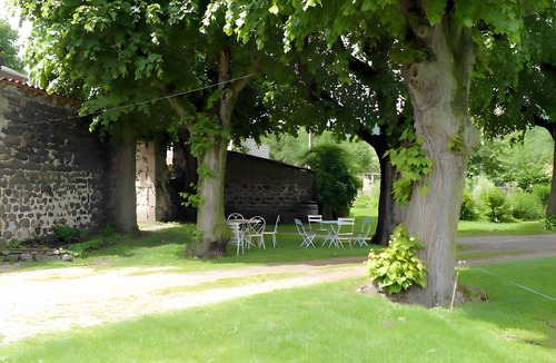 Cussac-sur-Loire House | Holiday Home 'Gîte Lou Claud En Bord De Loire' with Wi-Fi