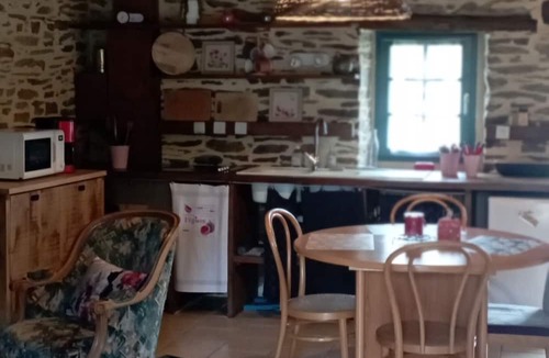 Treal House | Holiday Home 'Gite Champêtre' with Private Garden and Wi-Fi
