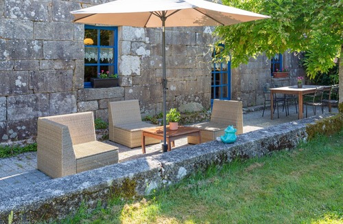 Briec House | Holiday Home 'Gîte De Kerho' with Private Garden and Wi-Fi