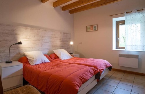 Ceyssat House | Holiday Home 'Gite Des Domes' with Private Terrace, Private Garden and Wi-Fi