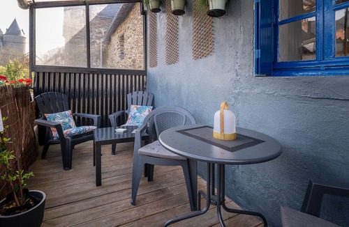 Josselin House | Holiday Home 'Gite Du Canal Josselin with Private Terrace, Fiber Internet