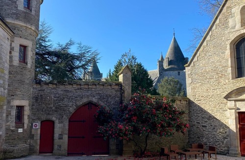 Josselin House | Holiday Home 'Gite Du Canal Josselin with Private Terrace, Fiber Internet