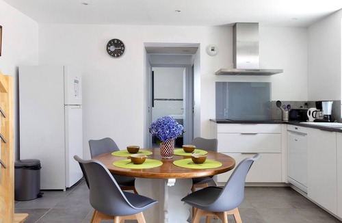 Plougrescant House | Holiday Home 'Gîte Ty Breizh' with Private Terrace and Wi-Fi
