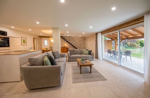 Saint-Georges House | Holiday Home 'Gîte Cœur Des Ondes Tournesol' with Balcony & Wi-Fi