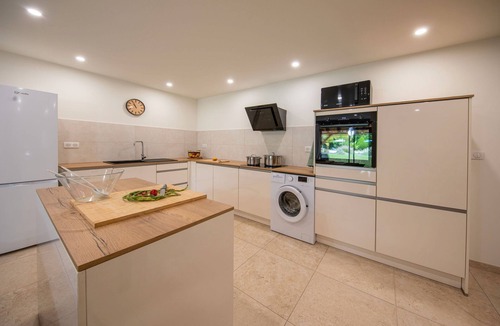 Saint-Georges House | Holiday Home 'Gîte Cœur Des Ondes Tournesol' with Balcony & Wi-Fi