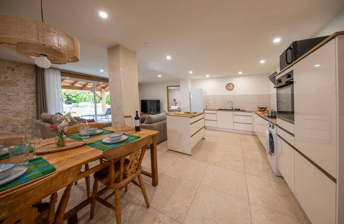 Saint-Georges House | Holiday Home 'Gîte Cœur Des Ondes Tournesol' with Balcony & Wi-Fi