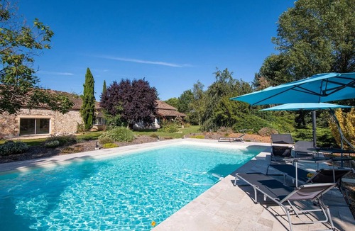 Saint-Georges House | Holiday Home 'Gite Coeur Des Ondes - Coquelicot' with Private Terrace and Shared Garden