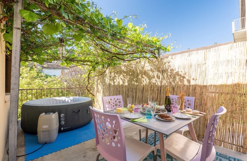Joyeuse House | Holiday Home in Southern Ardèche with Jacuzzi, Wi-Fi, and Air Conditioning
