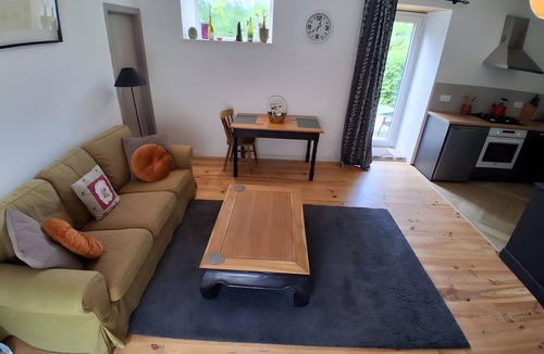 Langoelan House | Holiday Home 'Jasmine' with Private Terrace, Private Garden and Wi-Fi