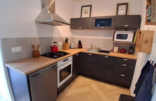 Langoelan House | Holiday Home 'Jasmine' with Private Terrace, Private Garden and Wi-Fi