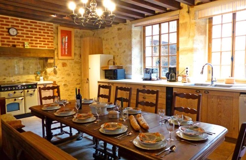 Herisson House | Holiday Home 'L'ancien Collège' with Private Pool, Wi-Fi and Air Conditioning
