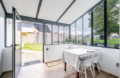 Gourhel House | Holiday Home 'La Baraque' with Private Terrace, Private Garden and Wi-Fi