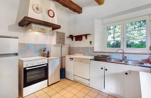 Tredarzec House | Holiday Home 'La Bergerie' with Private Garden and Wi-Fi