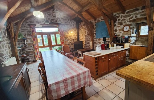 Prevencheres House | Holiday Home 'La Butinerie' with Mountain View, Shared Terrace and Wi-Fi
