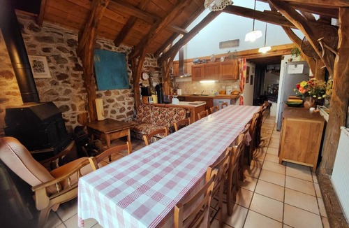 Prevencheres House | Holiday Home 'La Butinerie' with Mountain View, Shared Terrace and Wi-Fi