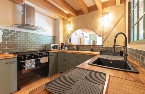 Herrere House | Holiday Home 'La Buena Onda' with Mountain View, Private Terrace and Private Garden
