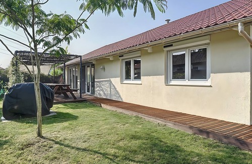 Aoste House | Holiday Home 'La Cabane À Ingalls' with Private Pool, Private Terrace and Wi-Fi