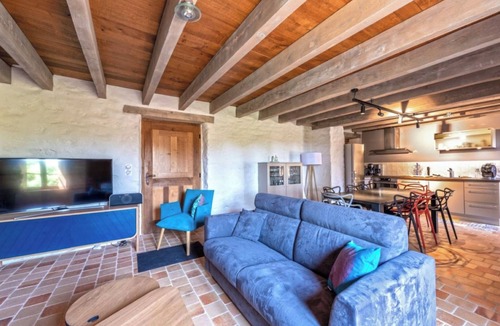 Commana House | Holiday Home 'La Longère - Piscine - Spa - Jardin' with Shared Pool, Private Terrace and Wi-Fi