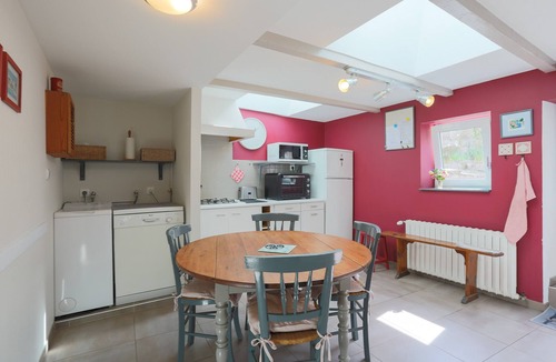 Pontrieux House | Holiday Home 'La Maison De Pêcheur Chez Alice' with Private Terrace, Private Garden and Wi-Fi