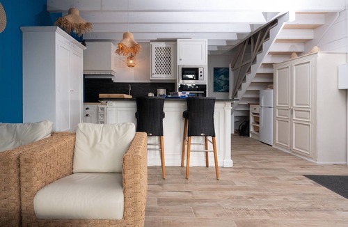 Carnac House | Holiday Home 'La Maison Bleue Domainedecolomban' with Wi-Fi
