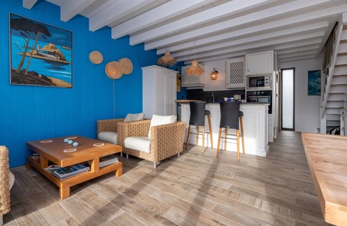 Carnac House | Holiday Home 'La Maison Bleue Domainedecolomban' with Wi-Fi