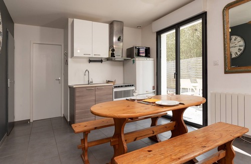 Brech House | Holiday Home 'La Maison De Toulbadeu' with Private Terrace and Private Garden