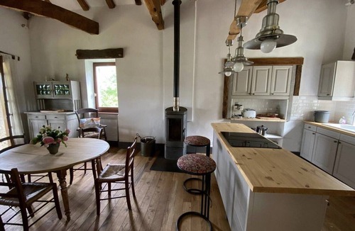 Bourg-de-Visa House | Holiday Home 'La P'tite Maiz' with Shared Pool, Private Terrace & Wi-Fi