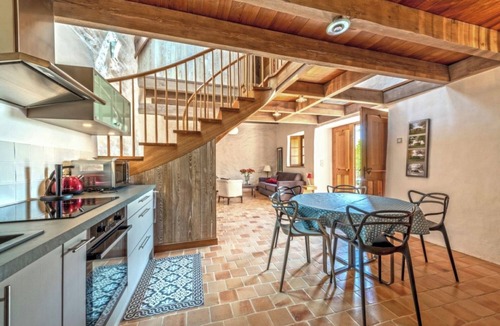 Commana House | Holiday Home 'La Petite Maison - Piscine - Spa' with Shared Pool, Private Terrace and Wi-Fi