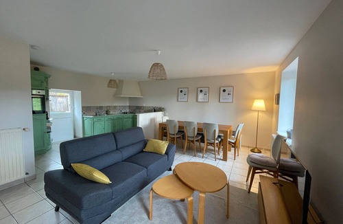 Trehorenteuc House | Holiday Home 'La Table Carrée - Brocéliande' with Private Terrace, Private Garden and Wi-Fi