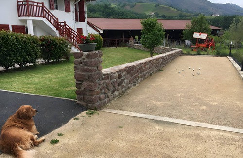 Bidarray House | Holiday Home 'Larretenia' with Mountain View, Private Pool and Wi-Fi