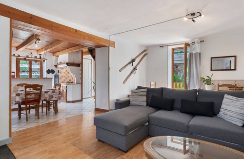 Allevard House | Holiday Home 'Le Chavannaclub' with Mountain View, Private Terrace and Wi-Fi
