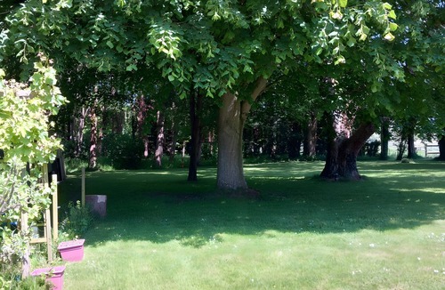 Matignon House | Holiday Home 'Le Clos Nalet' with Shared Garden