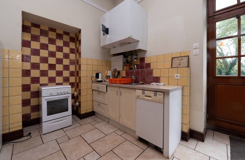 La Chapelle-Caro House | Holiday Home 'Le Crévy - Le Chateau - 8 Pers' with Private Terrace, Shared Garden and Wi-Fi