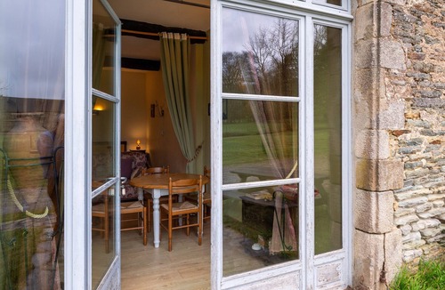La Chapelle-Caro House | Holiday Home 'Le Crévy - La Calèche - 3 Pers' with Private Terrace, Private Garden and Wi-Fi