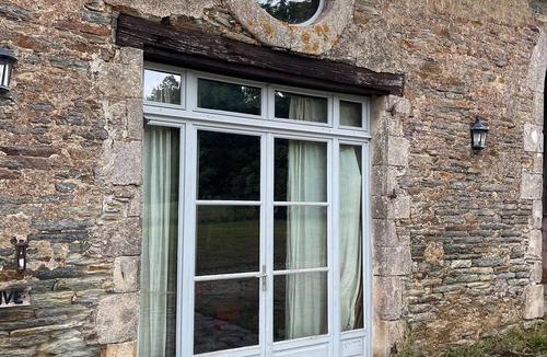 La Chapelle-Caro House | Holiday Home 'Le Crévy - La Calèche - 3 Pers' with Private Terrace, Private Garden, and Wi-Fi