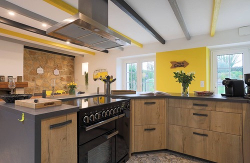 Planguenoual House | Holiday Home 'Le Clos Du Verdelet À Planguenoual' with Sea View, Private Pool and Wi-Fi