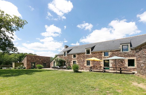 Beganne House | Holiday Home “Le Gîte du Petit Brécéan” with Private Pool, Terrace & Wi-Fi