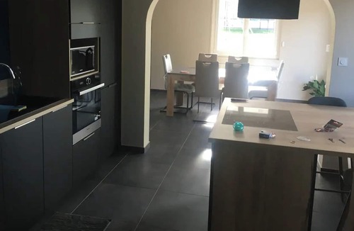 Lantriac House | Holiday Home 'Le Lantriacois' with Mountain View, Shared Terrace and Wi-Fi