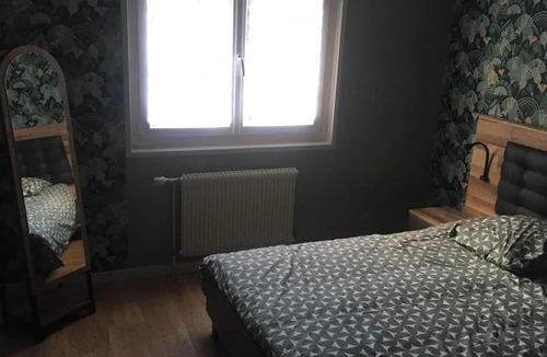 Lantriac House | Holiday Home 'Le Lantriacois' with Mountain View, Shared Terrace and Wi-Fi