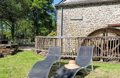Saint-Glen House | Holiday Home Le Moulin de Glenn by Interhome